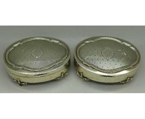 A matching pair of silver trinket boxes by Walker & Hall, Birmingham 1910, with initials, width 12.5cm, total weight with lin