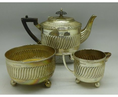 A Victorian silver three piece tea service, Sheffield 1883, 541g