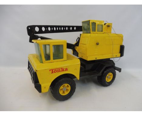 Period Tonka Toys - large scale long beam crane.