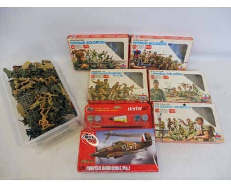 A quantity of loose Airfix and other plastic soldiers, ESCI 172 scale.