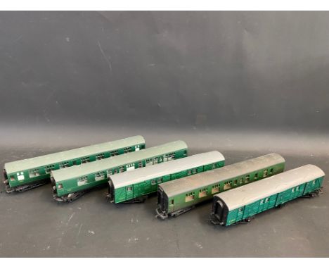 Two Hornby Southern Region Mk.I corridor coaches, two Tri-ang GUV parcel vans, plus a Lima Mk.I guard and corridor coach.