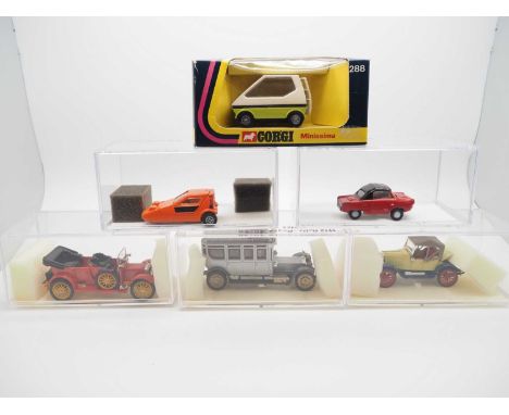 A group of mostly unboxed 1:43 scale models by CORGI, DINKY and TRIANG SPOT ON, to include a CORGI 288 Minissima, a CORGI 389