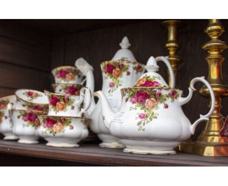 A SELECTION OF POTTERY AND CERAMICS to include a Royal Albert 'Old Country Roses' part tea and coffee set, cranberry glasswar