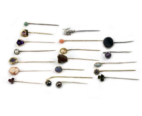 A COLLECTION OF ASSORTED STICK PINS to include coral examples, amethyst example, three leaf clover etc (a quantity)