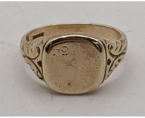 A 9ct gold gents signet ring having an engraved detail 7.8gLocation:If there is no condition report shown, please request 