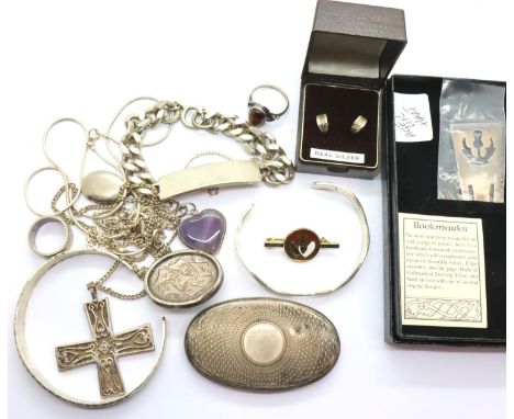 Tray of silver items including bracelets, chains, ring etc. 170 g. P&amp;P Group 1 (£14+VAT for the first lot and £1+VAT for 