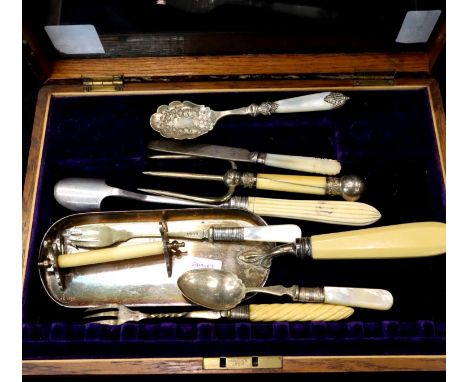 Collection of Victorian ivory and mother of pearl mounted flatware. P&amp;P Group 2 (£18+VAT for the first lot and £3+VAT for