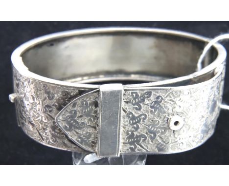 A presumed silver buckle snap bangle, unmarked, 24g. P&amp;P Group 1 (£14+VAT for the first lot and £1+VAT for subsequent lot