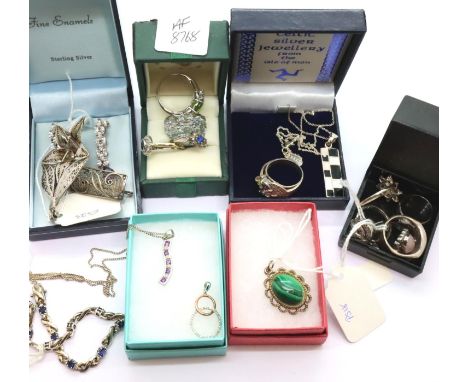 Collection of mixed silver jewellery including rings and brooches. P&amp;P Group 2 (£18+VAT for the first lot and £3+VAT for 