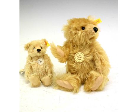 Two Steiff bears