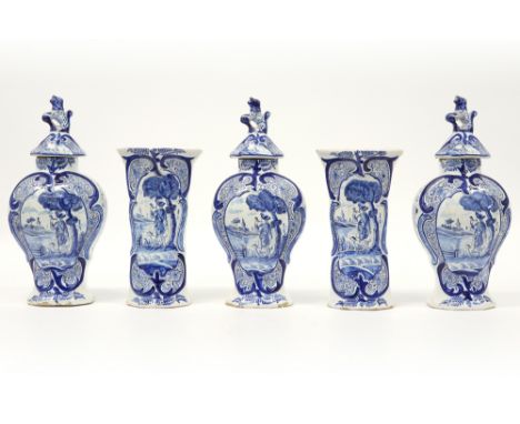 18th Cent. 5pc garniture in marked ceramic from Delft with a blue-white decor || Achttiende eeuws vijfdelig kaststel in Delft