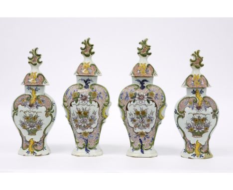 set of two pairs of 18th Cent. lidded vases in ceramic from Delft with a polychrome decor || Set (4) van twee paar achttiende