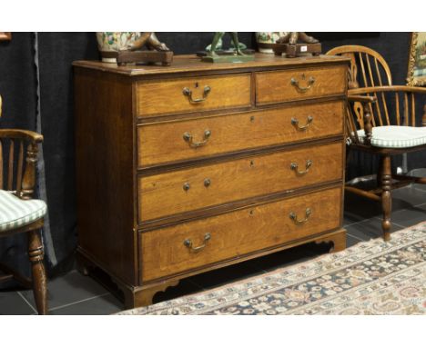 18th Cent. Georgian oak chest of drawers || Achttiende eeuwse Engelse Georgian commode in eik met vijf laden ooit aangekocht 