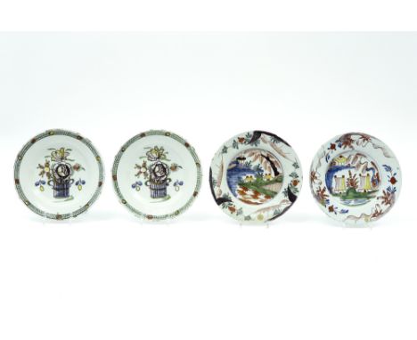 four plates in 18th Cent. ceramic from Delft with polychrome decor || Lot van vier borden in achttiende eeuwse faïence van De