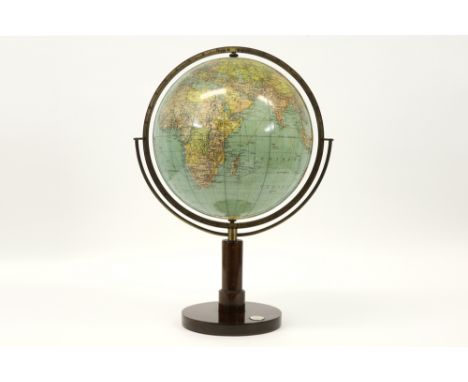 old Prof. Dr Krause marked globe on a mahogany stand with compass || PROF. DR KRAUSE oude wereldbol met voet in acajou met in