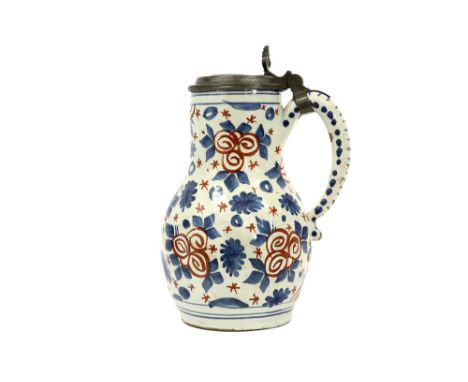 18th Cent. tankard in ceramic with polychrome decor and with pewter lid || Achttiende eeuwse bierbeker in faïence met polychr