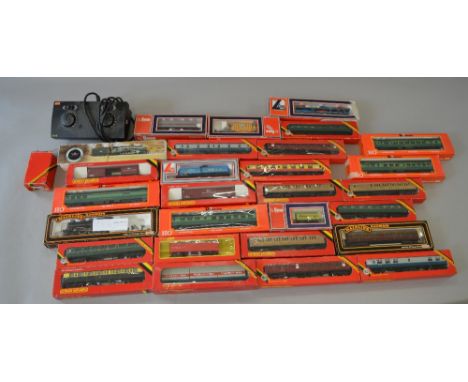 OO Gauge Hornby Lima and Rivarossi 25 x assorted rolling stock including wagons and coaches, together with Hornby A4 class "M
