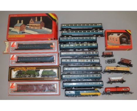 OO Gauge mixed lot. Includes Lima 2 car DMU, Lima Western, Mainline Jubilee, 14 x assorted rolling stock(some damaged) & Horn