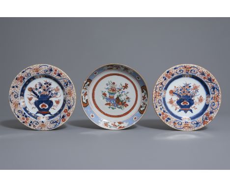 Three Chinese famille rose and Imari style plates, Kangxi/Yongzheng--Dia.: 22,3 cm -- Please request condition reports by e-m