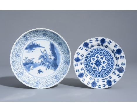 Two Chinese blue and white plates with a hunting scene and a floral design, Chenghua mark, Kangxi--Dia.: 18,6 - 15,8 cm -- Pl