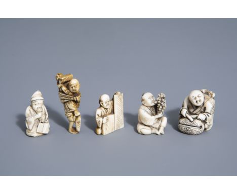 Five Japanese ivory netsuke with scenes from daily life, 19th/20th C.--H 5 - 3,5 cm (the tallest and the smallest netsuke)Ê W