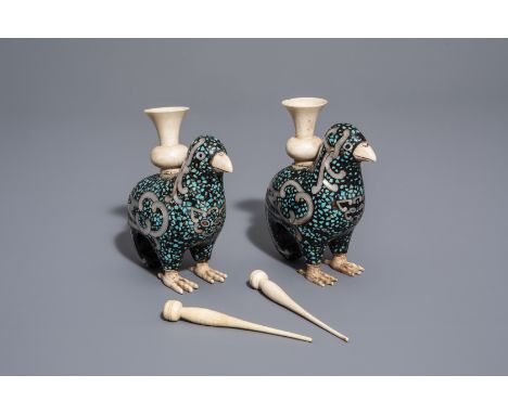 A pair of Chinese mother-of-pearl, turquoise and bone bird shaped joss stick holders, 19th/20th C.--H 13,4 - 13,2 cm (the jos