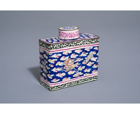 A Chinese Canton enamel tea caddy and cover, Qianlong/Jiaqing--11,8 x 11,5 x 5 cm -- Please request condition reports by e-ma