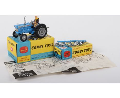 Corgi Toys 67 Ford 5000 Super Major Tractor, blue/grey body, grey plastic wheels with driver, in original mint condition, wit