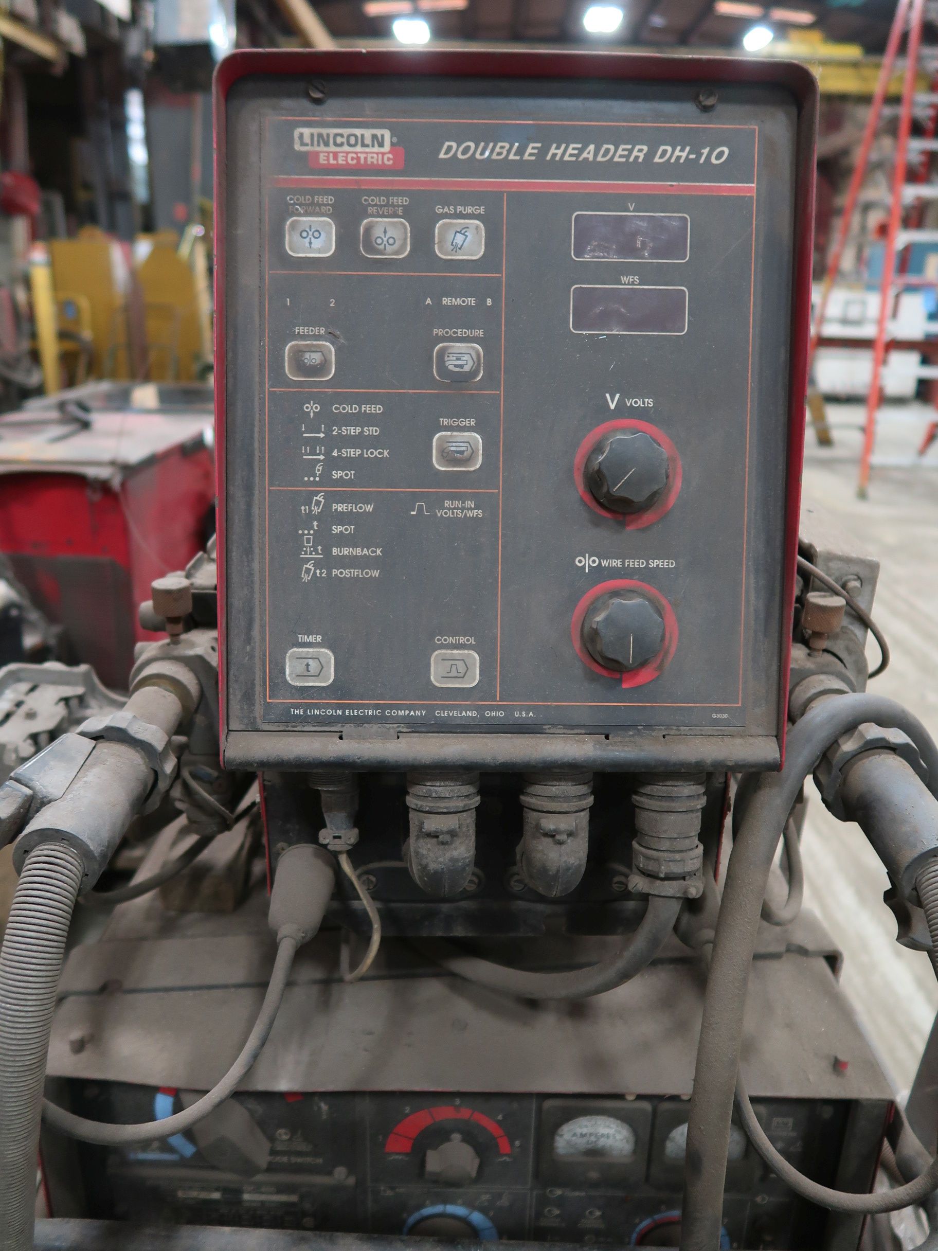 400 AMP LINCOLN DC400 MIG WELDER W/ DOUBLE HEADER DH10