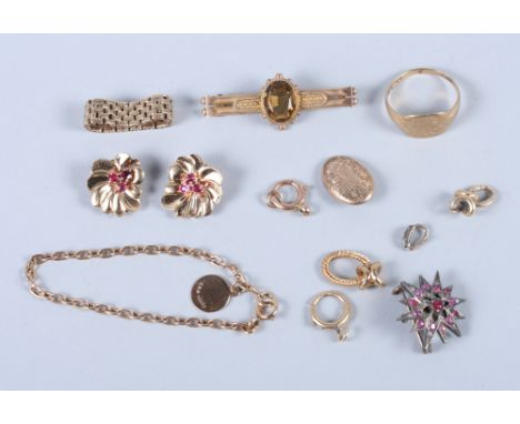 A gentleman's 9ct gold signet ring, a 9ct gold hardstone set bar brooch, a pair of 9ct gold and ruby earring clips and variou