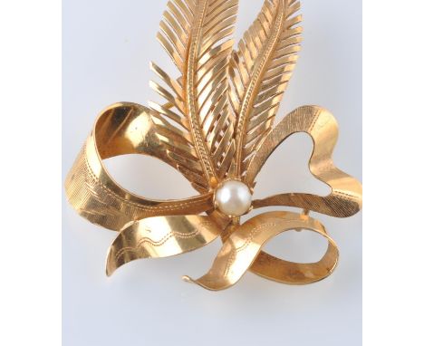 An 18ct gold and pearl brooch pin. The brooch bing in the form of a bow having chased decoration with additional fern foliage