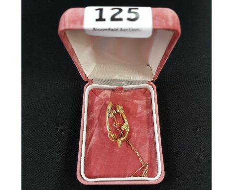 9 CARAT GOLD AND SEED PEARL BROOCH