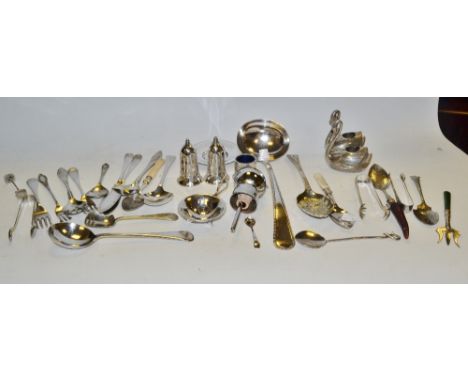 Plated ware - an E.P.N.S ladle,  berry spoon, other flatware;  etc (17)