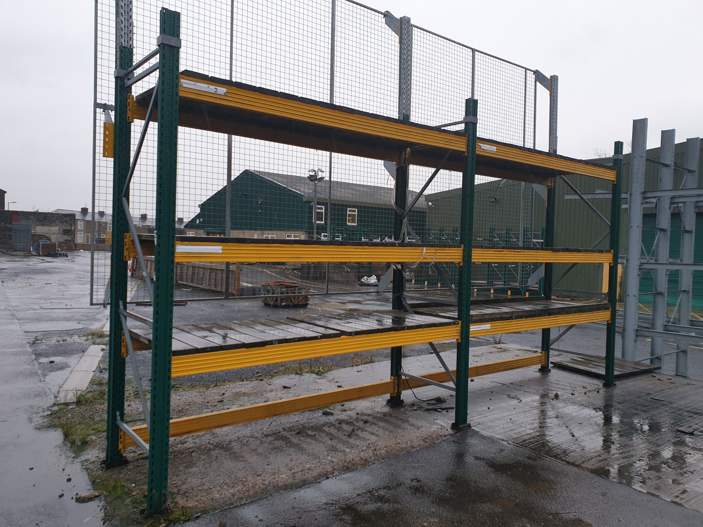 2 x Bays of Heavy Duty Outdoor Spec Racking with shelves, Set Consists
