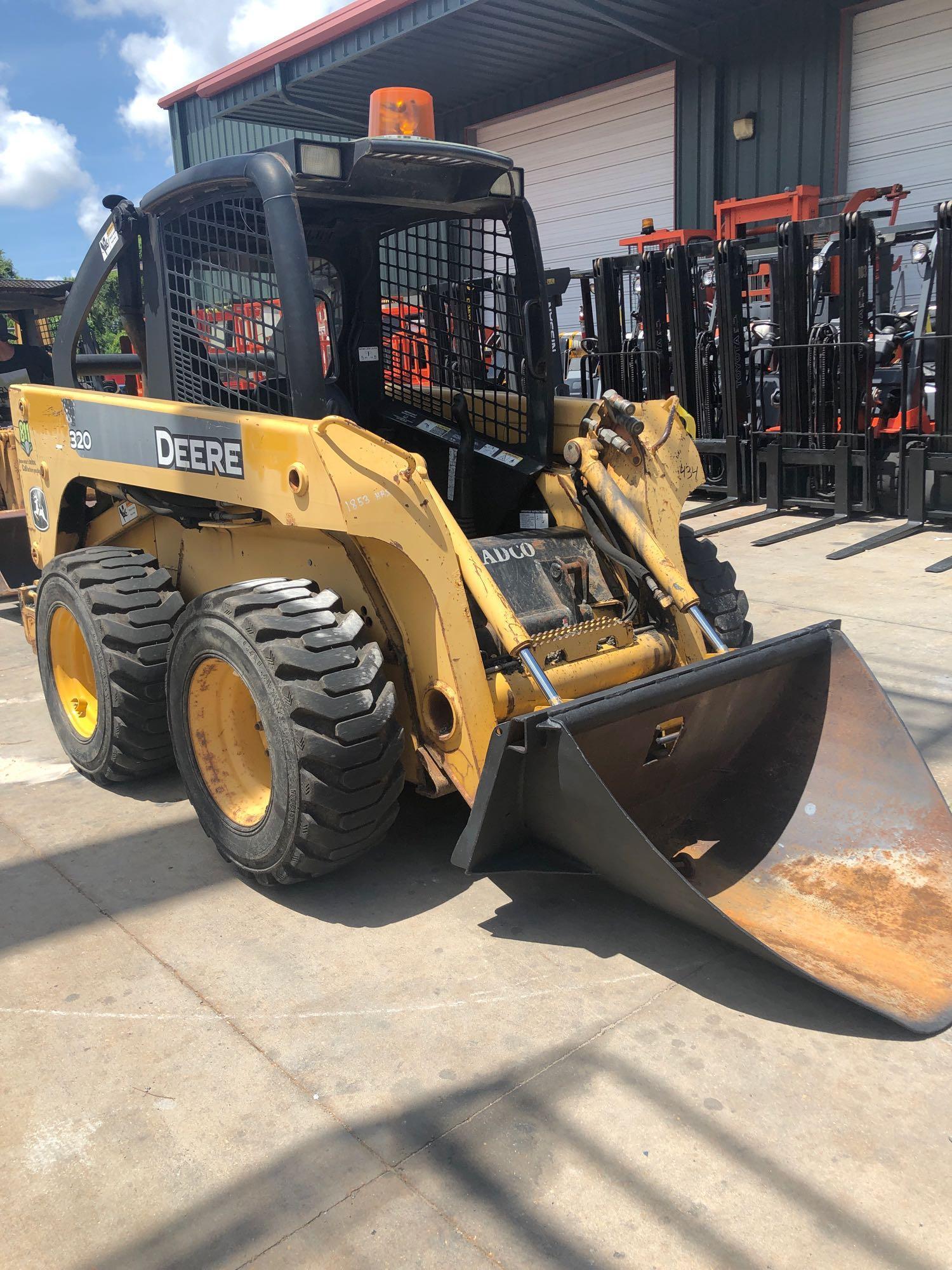 JOHN DEERE 320 SKID STEER WITH HIFLOW AUX. HYDRAULICS, HYDRAULIC QUICK