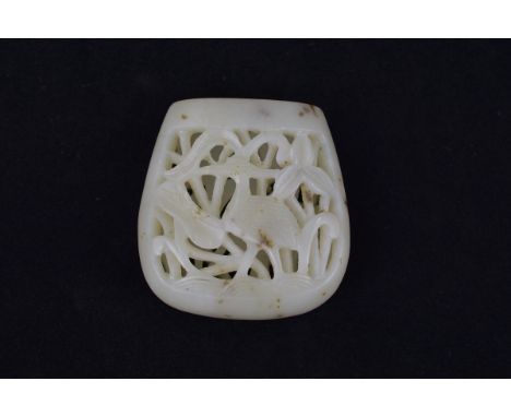 A Chinese carved jade ornament. 4.5 cm
