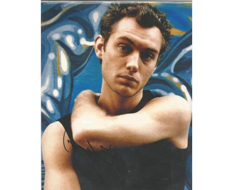 Jude Law signed 10 x 8 colour Photoshoot Portrait Photo, from in person collection autographed at Theatre London 2011. Good C