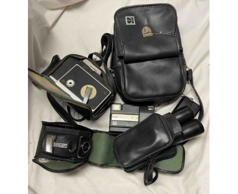 A quantity of vintage cameras
