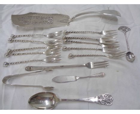 An ornate silver fish server with engraved and pierced piscatorial decoration and 'S' initial to terminal - London 1830 - sol