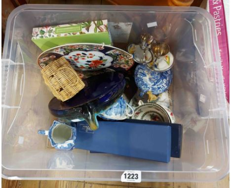 A crate containing a quantity of ceramics and other collectable items including Wedgwood tile, Copeland Spode Italian lidded 