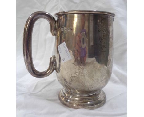 A silver tankard by Edward Viner with pedestal foot and presentation text to front - Sheffield 1953