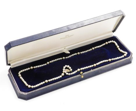 A freshwater pearl graduated single stand necklace, with a 9ct gold pierced design clasp, approximately 48cm long overall, 17