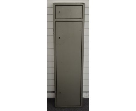 Metal shotgun or rifle and ammunition cabinet or safe fitted for 7 guns, with two sets of keys, 152 x 40.5 x 24.5cm.&nbsp;