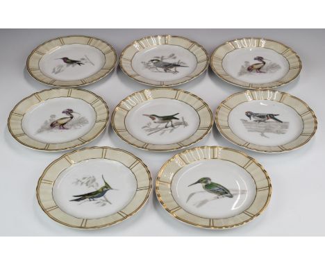 Eight Bernardaud &amp; Company Limoges, cabinet plates hand decorated with birds, diameter 19cm