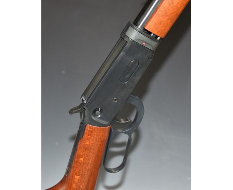 Walther Winchester style lever-action .177 Co2 air rifle with five 8 shot rotary magazines, adjustable sights and belt loop, 