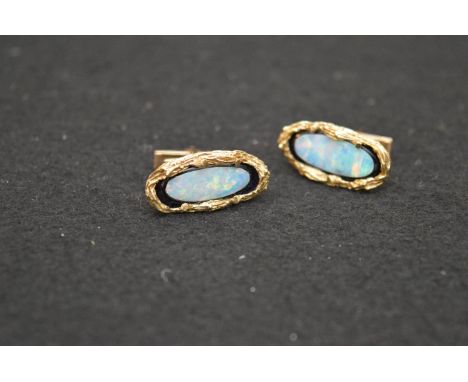 A Very Good Set of 14ct Gold and Opal Cufflinks 