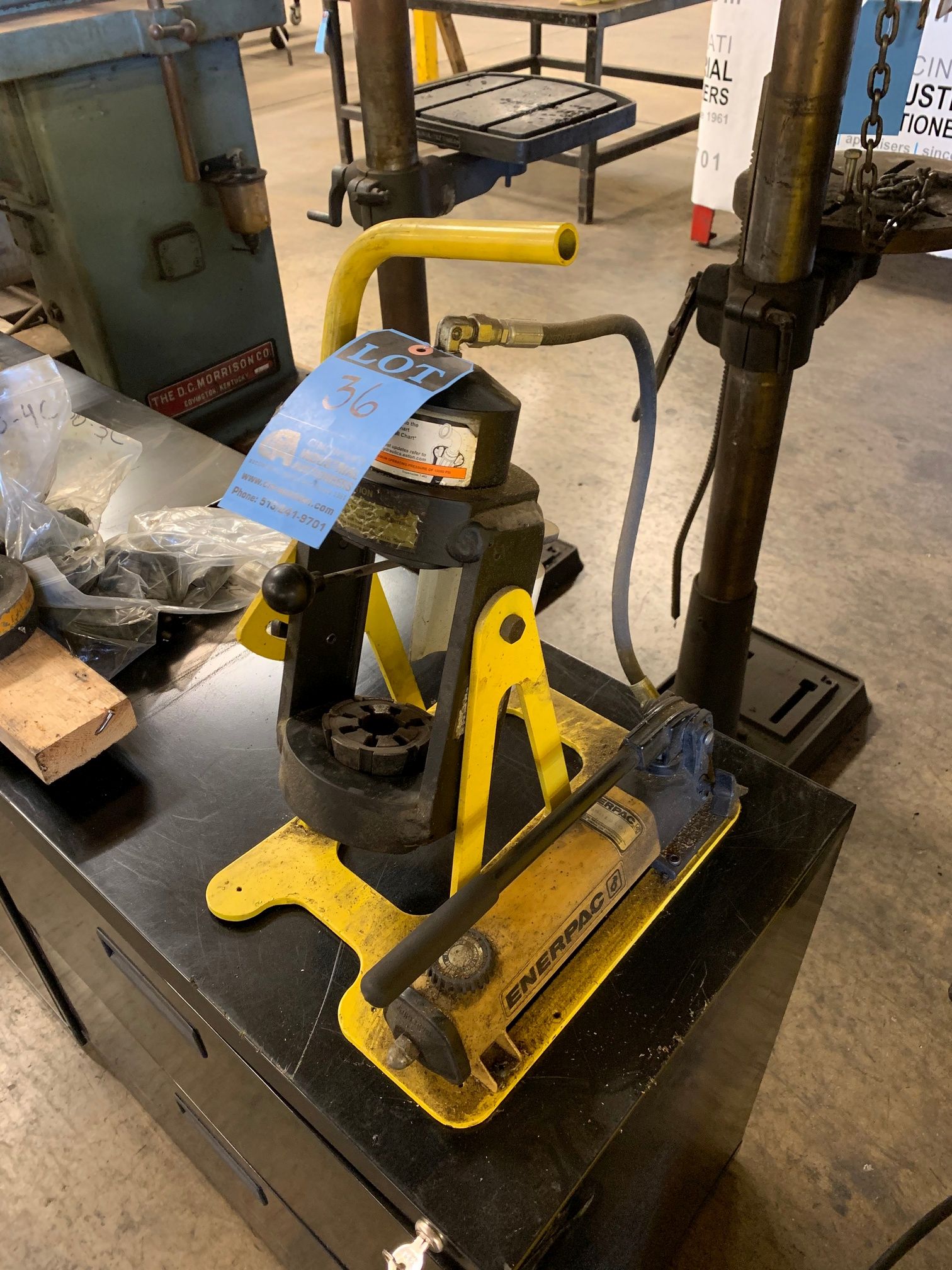 EATONWEATHERHEAD MODEL T400 PNEUMATIC HOSE CRIMPER WITH EATON MANUAL HYDRAULIC CRIMPER AND LARG