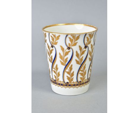 A LATE 18TH CENTURY WORCESTER PORCELAIN BEAKER OF CONICAL FORM, decorated with vertical bands of foliate underglaze blue and 