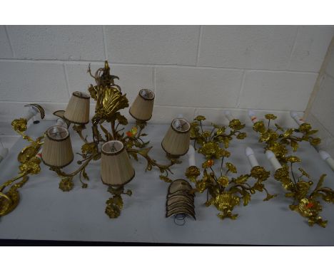 AN EARLY 20TH CENTURY ORMOLU BRASS FIVE PIECE LIGHTING SET, with flower head decoration, comprising of a five branch ceiling 
