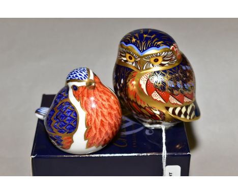 A BOXED ROYAL CROWN DERBY EXCLUSIVE SIGNATURE EDITION 'LITTLE OWL', made for Sinclairs, signed by the designer John Ablitt, g